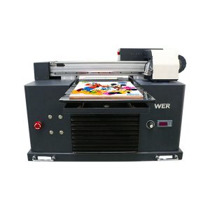 Specifikacije Upotreba: Kartica pisača za kartice Tip: Flatbed Printer Stanje: Novo Dimenzije (L * W * H): 65 * 47 * 43 CM Težina: 62kg Automatska Razina: Automatski Napon: AC220 / 110V Jamstvo: 1 godina Ispis Dimenzija: 16.5x30 CM , A4 VELIČINA Tinta: LED UV tintni proizvodi naziv: Mali pisač A4 veličina Digitalni tiskarski stroj UV Flatbed Printer tinta: LED UV tinta Visina: 0-50mm Tintni sustav: CISS sustav Boje tinte: CMYKWW Broj mlaznica: 90 * 6 = 540 Softver za ispis: WINDOWS SYSTEM EXCEPT WIN 8 Voltage :: AC220 / 110V Bruto snaga: 30W