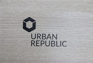 Ispis logotipa na drvenim materijalima tvrtke WER-D4880UV